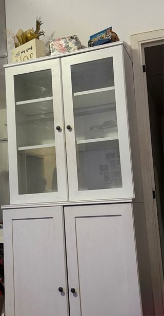 Vitrina IKEA BORGSJÖ, madera y cristal