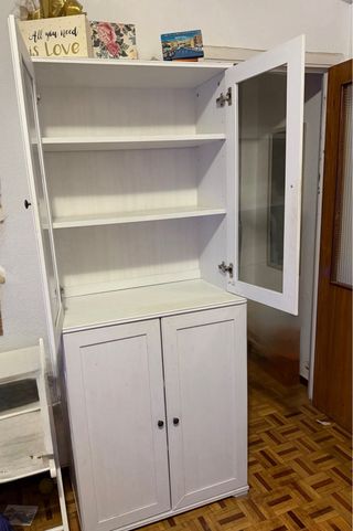 Vitrina IKEA BORGSJÖ, madera y cristal