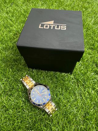 Reloj Lotus Azul y Dorado