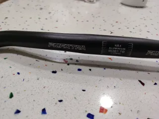 Manillar de bicicleta negro