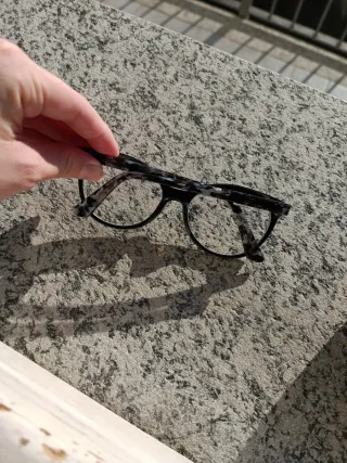 Custodia occhiali nera  Completa di panno