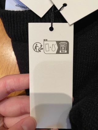 Jersey Ami Paris Negro Corazón Rojo