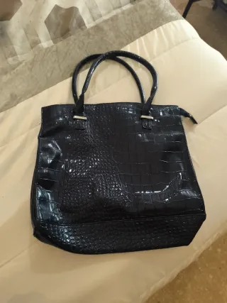 Bolso negro efecto piel cocodrilo