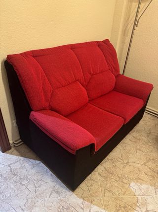 2 Divani a 2 posti rossi e neri