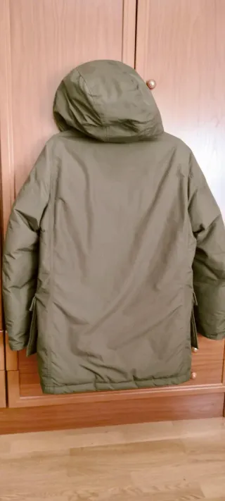 Parka verde con capucha