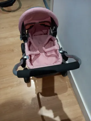 Carrito de juguete rosa y gris