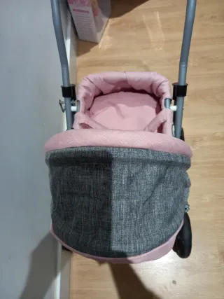 Carrito de juguete rosa y gris