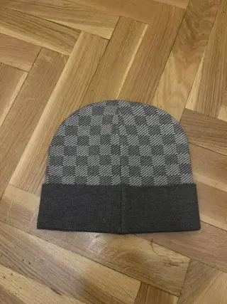 Gorro Louis Vuitton Damier Gris