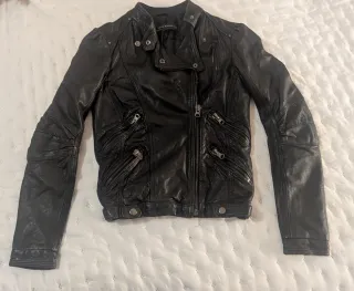Chaqueta de piel Zara negra