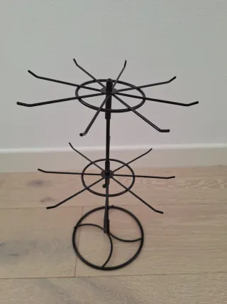 Espositore girevole in metallo nero