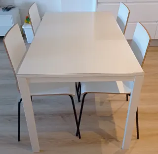 Mesa IKEA con 4 Sillas