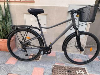Bicicleta de ciudad negra