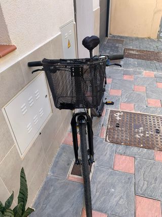 Bicicleta de ciudad negra