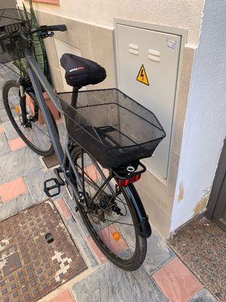 Bicicleta de ciudad negra