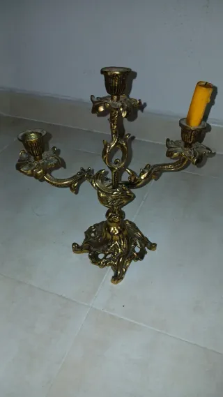 Antichi candelabri in metallo dorato