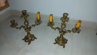 Antichi candelabri in metallo dorato