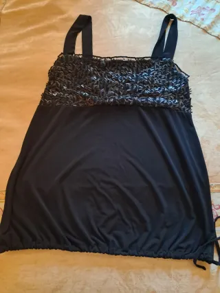 Top negro con lentejuelas