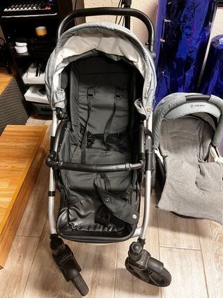 Cochecito de bebé y silla de coche