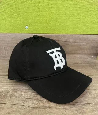 Gorra Burberry Negra con Logo Blanco