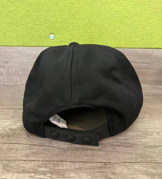 Gorra Burberry Negra con Logo Blanco