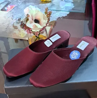 Zapatillas Etam raso burdeos sin estrenar