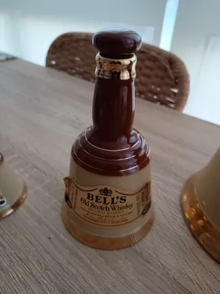 Bottiglie in ceramica per whisky Bell's