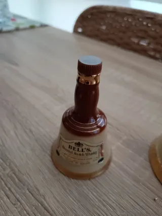 Bottiglie in ceramica per whisky Bell's