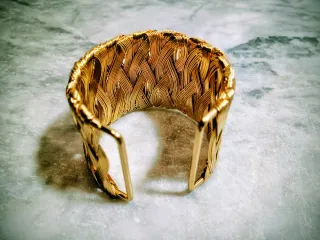 Bracciale rigido intrecciato in acciaio