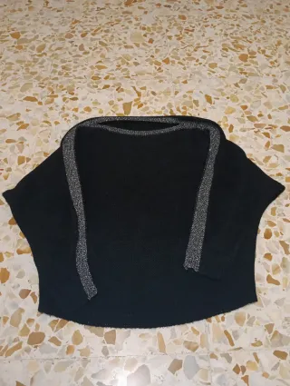 Maglia nera con dettagli argento