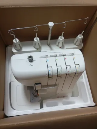 Remalladora Singer S14-78 Overlock sin usar