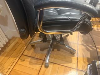 Poltrona da ufficio in pelle nera