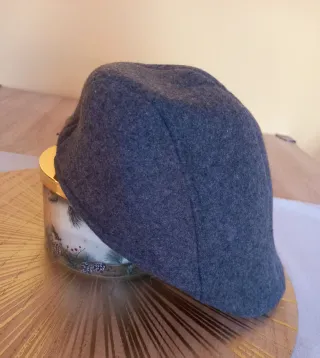 Gorra de hombre gris