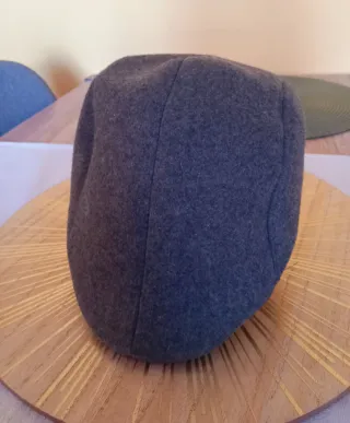 Gorra de hombre gris