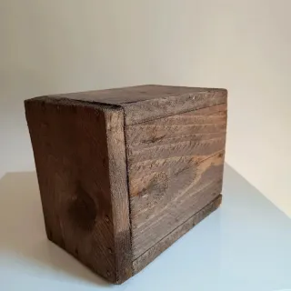 Rustica scatola, fioriera in legno, o contenitore