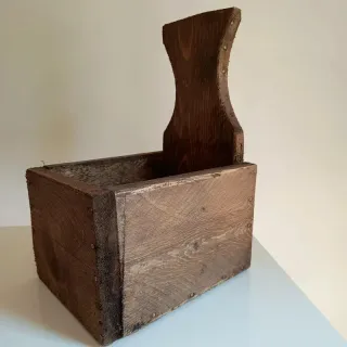 Rustica scatola, fioriera in legno, o contenitore