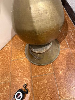 Vaso in metallo dorato