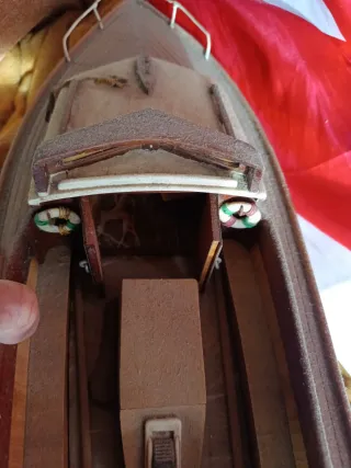 Barco a pilas hecho a mano