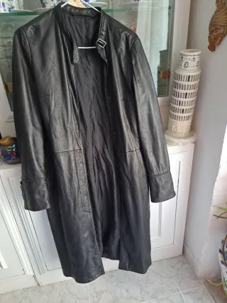 Abrigo de piel negro largo