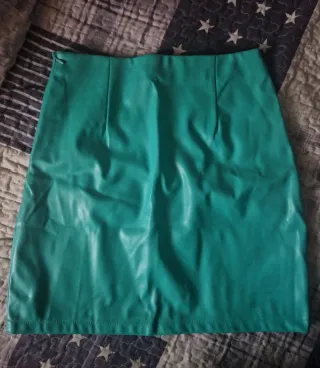 Falda efecto cuero verde azulado