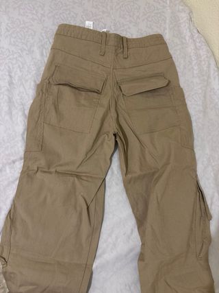 Pantalón Zara cargo beige
