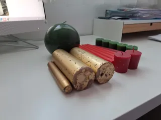 Set di candele decorative e candelabri