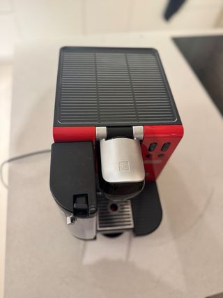 Cafetera Nespresso Lattissima One DeLonghi + leche