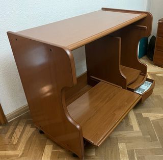 Mesa de estudio/ordenador con ruedas