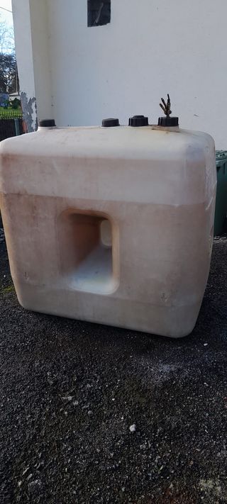 Caldera de gasoil con tanque de agua y gasoil