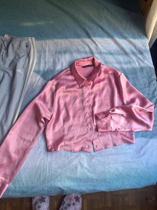 Blusa Stradivarius rosa satinada
