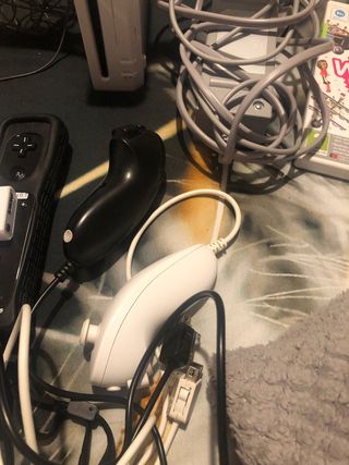 Nintendo Wii con 2 controles y juegos
