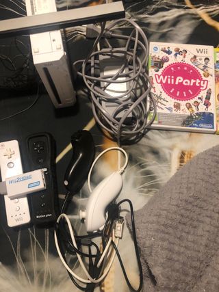 Nintendo Wii con 2 controles y juegos
