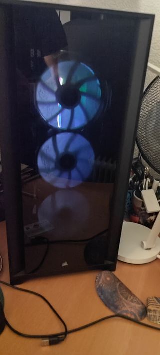 Ordenador PC. SE HA USADO 3 VECES. NEGOCIABLE