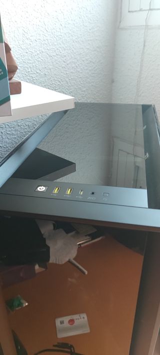 Ordenador PC. SE HA USADO 3 VECES. NEGOCIABLE