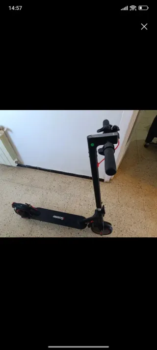 Patinete eléctrico negro